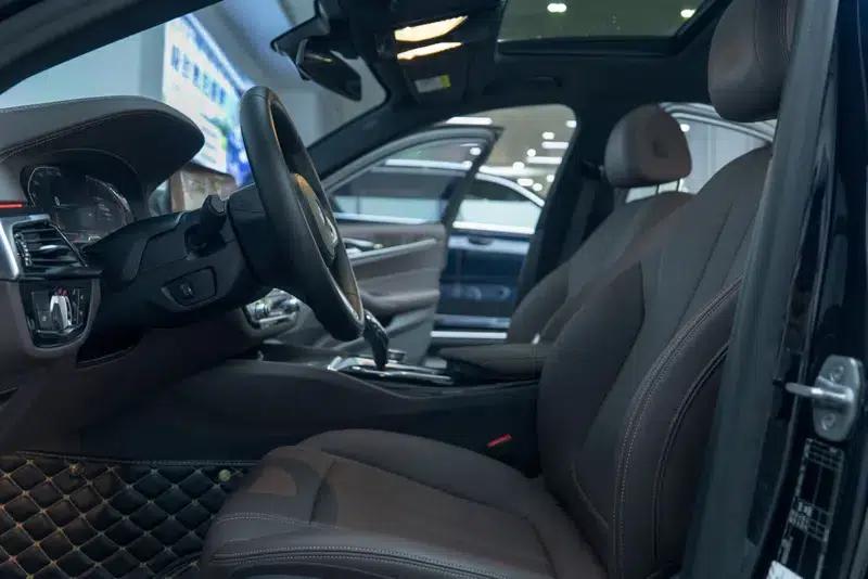 2020 BMW 5 Series 525Li M Sport Package — миниатюра 12