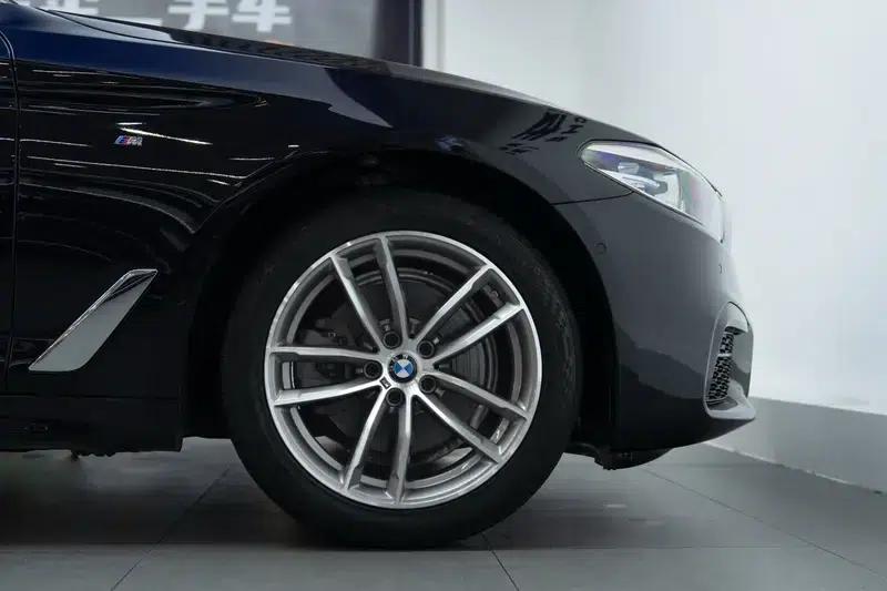 2020 BMW 5 Series 525Li M Sport Package — миниатюра 8