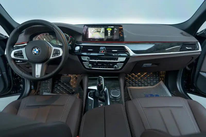2020 BMW 5 Series 525Li M Sport Package — миниатюра 9