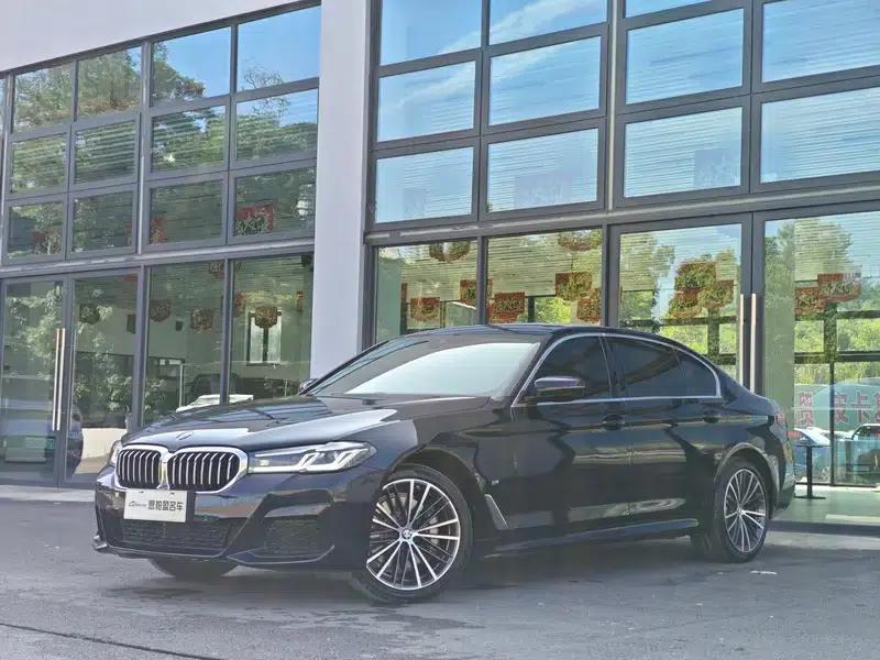 2022 BMW 5 Series 530Li Leading Edition M Sport Package — миниатюра 1