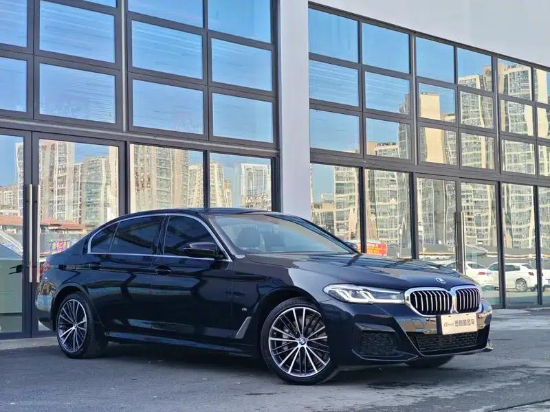 2022 BMW 5 Series 530Li Leading Edition M Sport Package — миниатюра 3