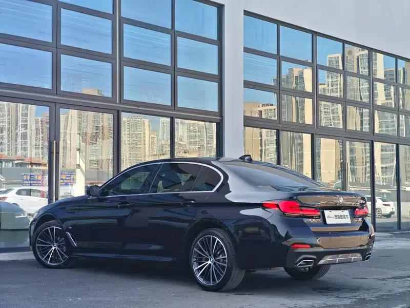 2022 BMW 5 Series 530Li Leading Edition M Sport Package — миниатюра 4