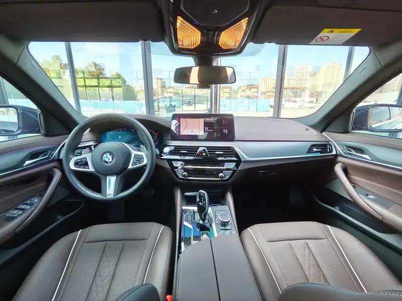 2022 BMW 5 Series 530Li Leading Edition M Sport Package — миниатюра 7