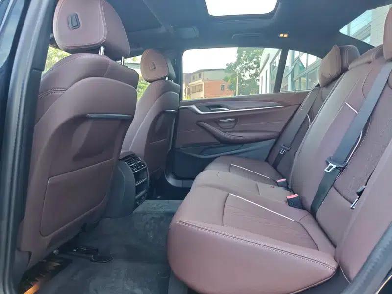 2022 BMW 5 Series 530Li Leading Edition M Sport Package — миниатюра 10