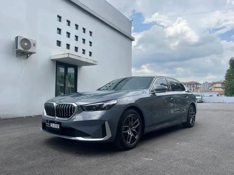 2024 BMW 5 Series 530Li Leading Luxury Package — миниатюра 1
