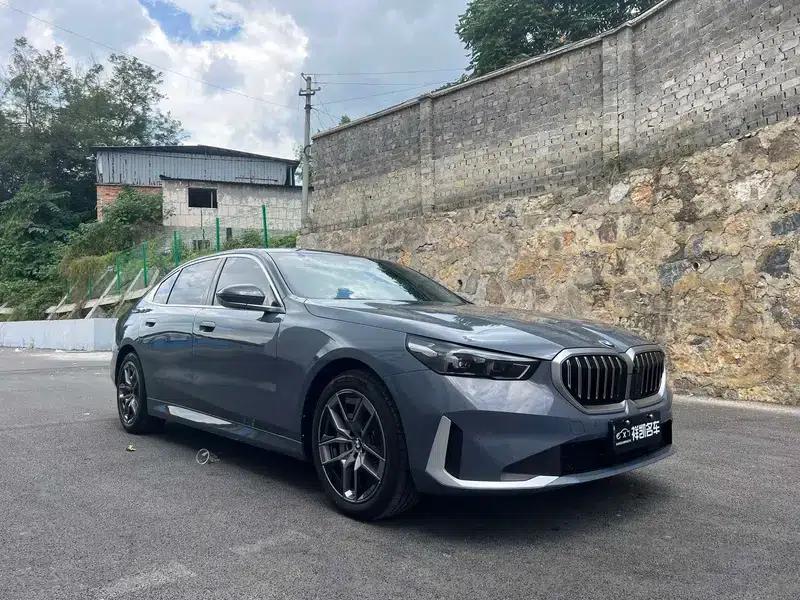 2024 BMW 5 Series 530Li Leading Luxury Package — миниатюра 3