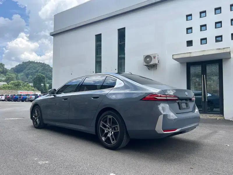 2024 BMW 5 Series 530Li Leading Luxury Package — миниатюра 4