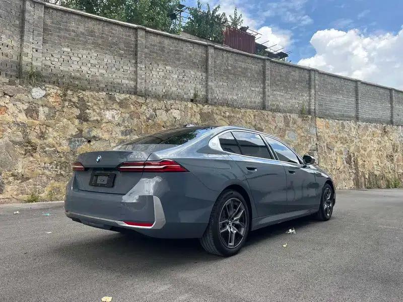 2024 BMW 5 Series 530Li Leading Luxury Package — миниатюра 6