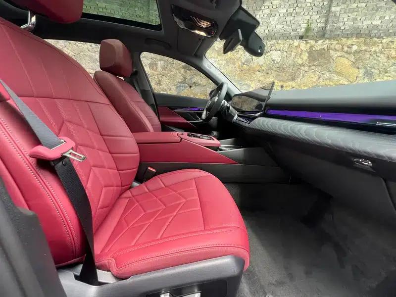 2024 BMW 5 Series 530Li Leading Luxury Package — миниатюра 8