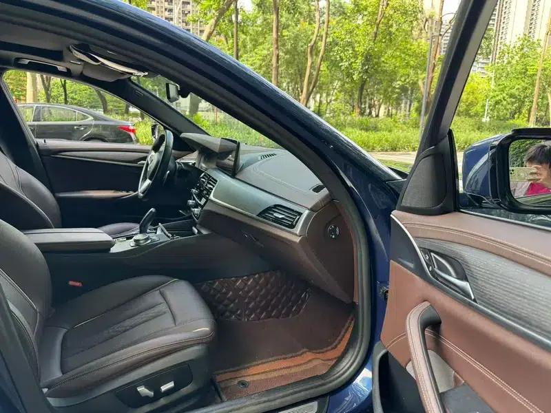 2021 BMW 5 Series 530Li Leading Edition M Sport Package — миниатюра 6