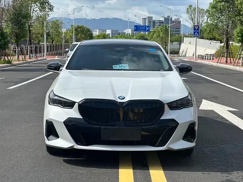 2024 BMW 5 Series 530Li Leading Edition M Sport Package — миниатюра 2