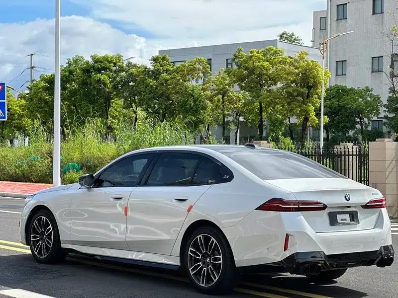 2024 BMW 5 Series 530Li Leading Edition M Sport Package — миниатюра 4