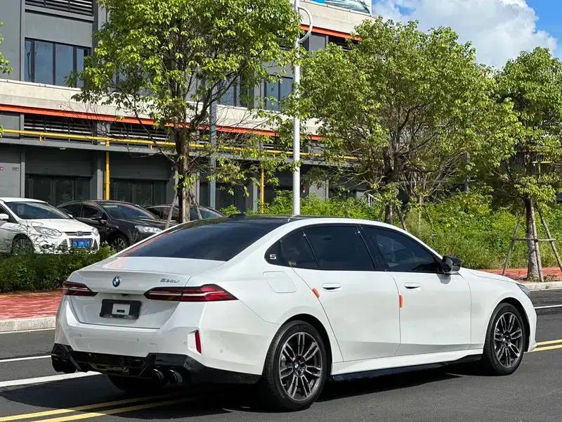 2024 BMW 5 Series 530Li Leading Edition M Sport Package — миниатюра 6