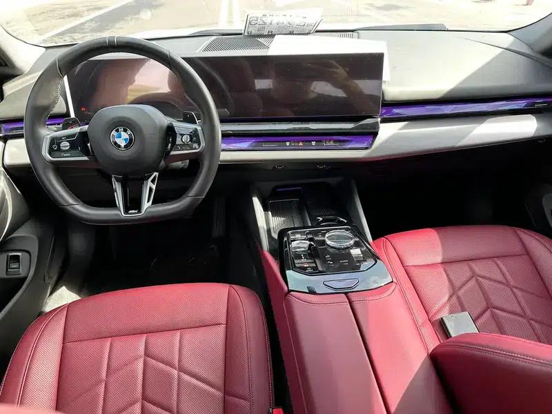 2024 BMW 5 Series 530Li Leading Edition M Sport Package — миниатюра 7