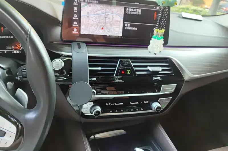 2022 BMW 5 Series 530Li Leading Luxury Package — миниатюра 9