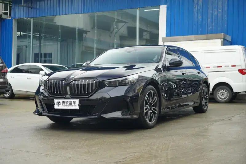 2024 BMW 5 Series 530Li Leading Edition M Sport Package — миниатюра 1