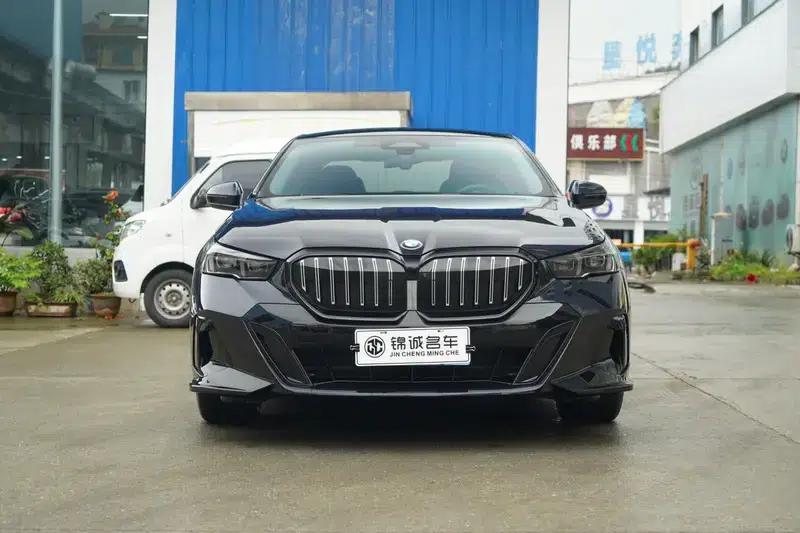 2024 BMW 5 Series 530Li Leading Edition M Sport Package — миниатюра 2