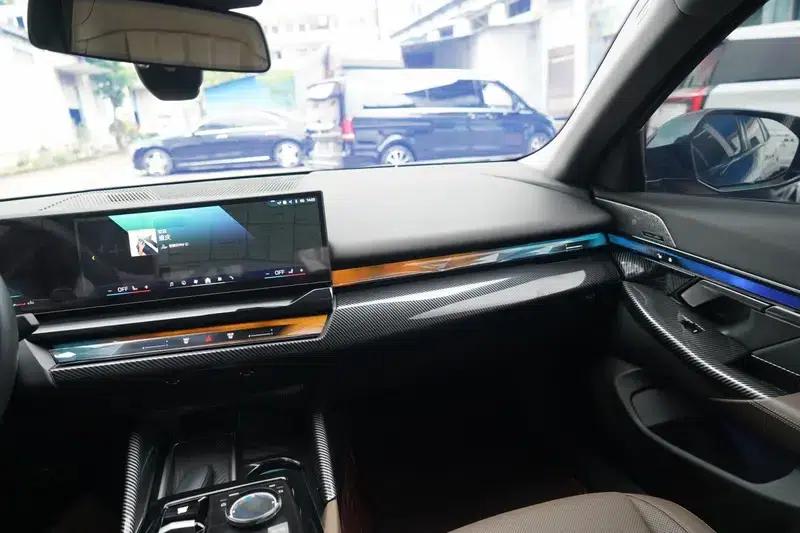 2024 BMW 5 Series 530Li Leading Edition M Sport Package — миниатюра 12