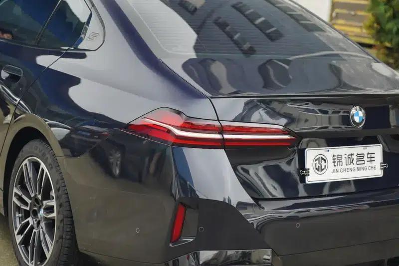 2024 BMW 5 Series 530Li Leading Edition M Sport Package — миниатюра 14