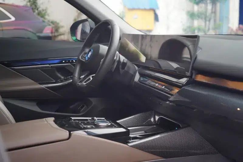 2024 BMW 5 Series 530Li Leading Edition M Sport Package — миниатюра 20