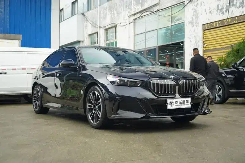 2024 BMW 5 Series 530Li Leading Edition M Sport Package — миниатюра 3