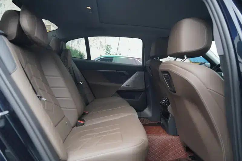 2024 BMW 5 Series 530Li Leading Edition M Sport Package — миниатюра 24