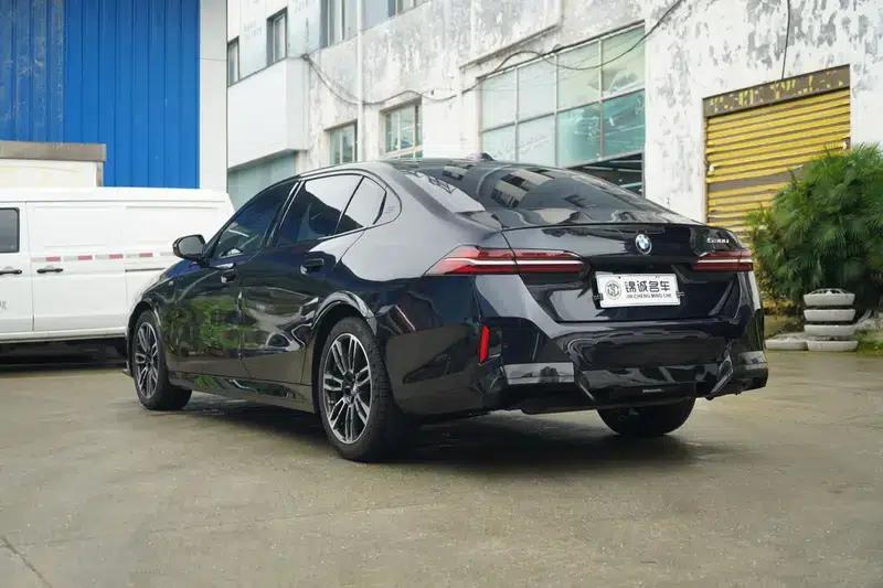 2024 BMW 5 Series 530Li Leading Edition M Sport Package — миниатюра 4