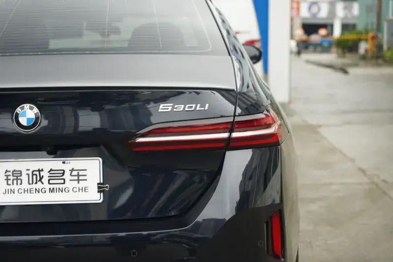 2024 BMW 5 Series 530Li Leading Edition M Sport Package — миниатюра 7