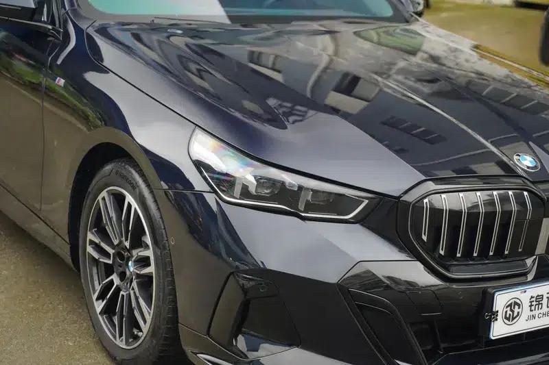 2024 BMW 5 Series 530Li Leading Edition M Sport Package — миниатюра 8