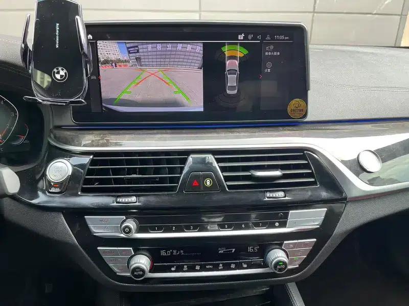 2022 BMW 5 Series 530Li Leading Edition M Sport Package — миниатюра 6