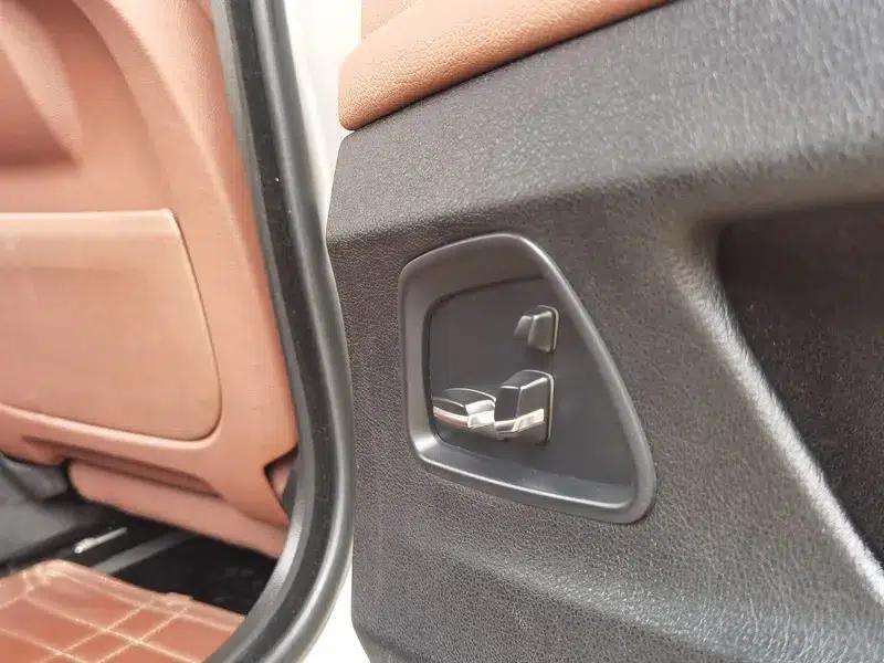 2014 BMW 5 Series 520Li Elegant Edition — миниатюра 12