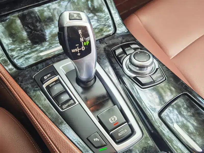 2014 BMW 5 Series 520Li Elegant Edition — миниатюра 18
