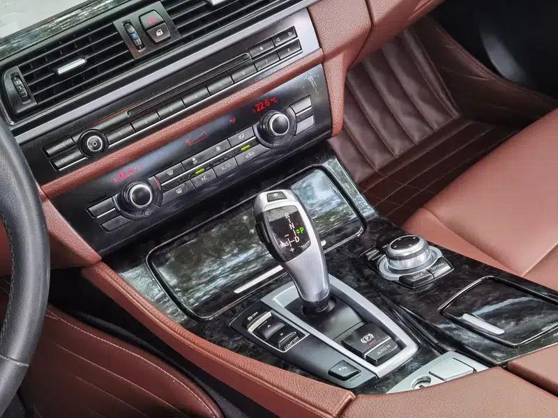 2014 BMW 5 Series 520Li Elegant Edition — миниатюра 20
