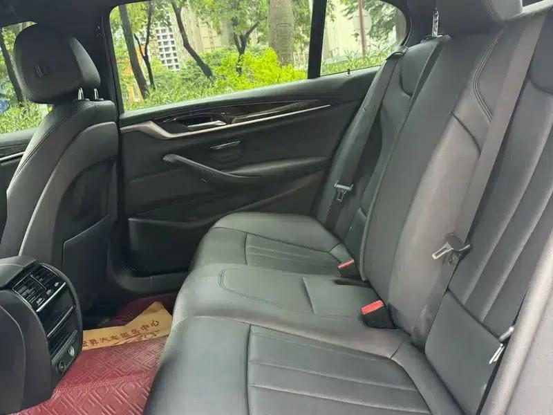 2018 BMW 5 Series 525Li M Sport Package — миниатюра 8