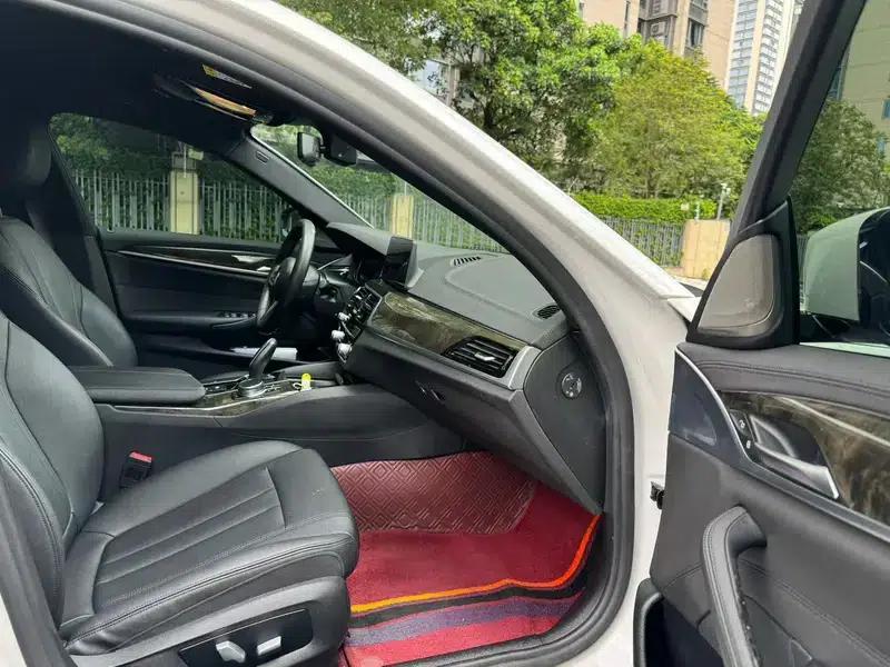 2018 BMW 5 Series 525Li M Sport Package — миниатюра 9