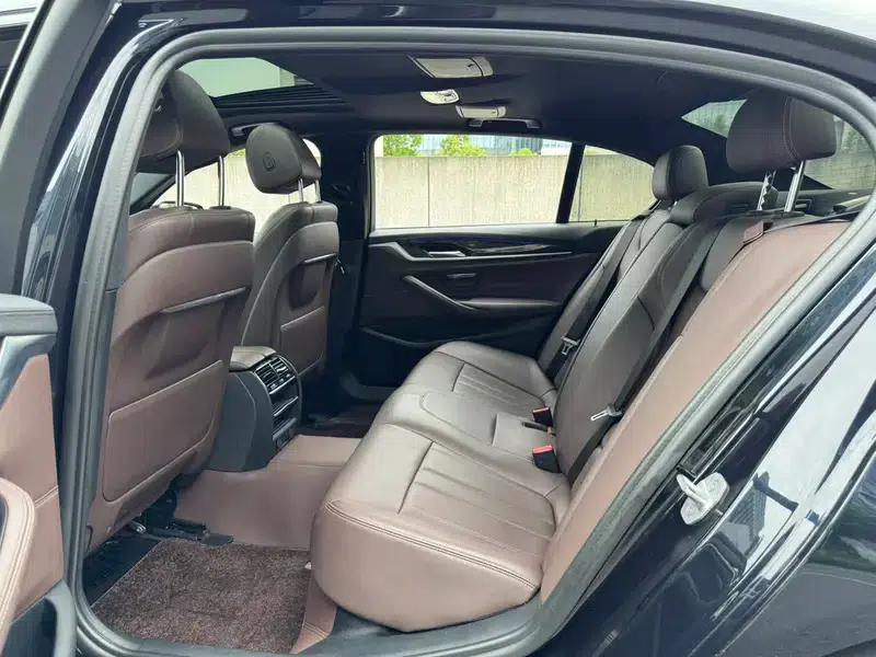 2020 BMW 5 Series 525Li M Sport Package — миниатюра 14
