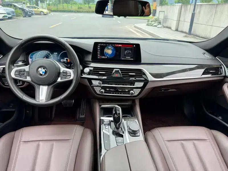 2020 BMW 5 Series 525Li M Sport Package — миниатюра 10