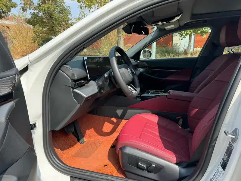 2024 BMW 5 Series 525Li M Sport Package — миниатюра 11