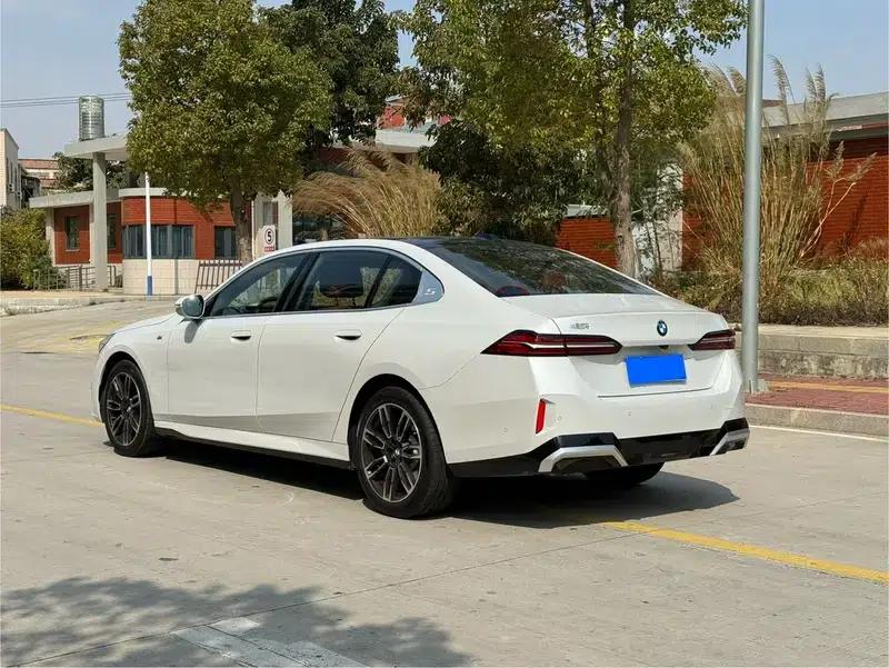 2024 BMW 5 Series 525Li M Sport Package — миниатюра 4