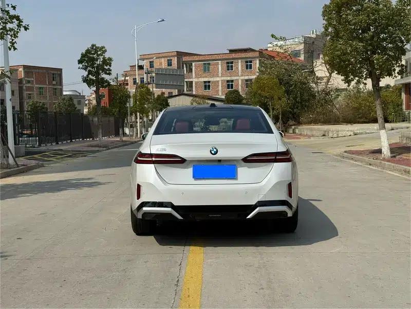 2024 BMW 5 Series 525Li M Sport Package — миниатюра 5