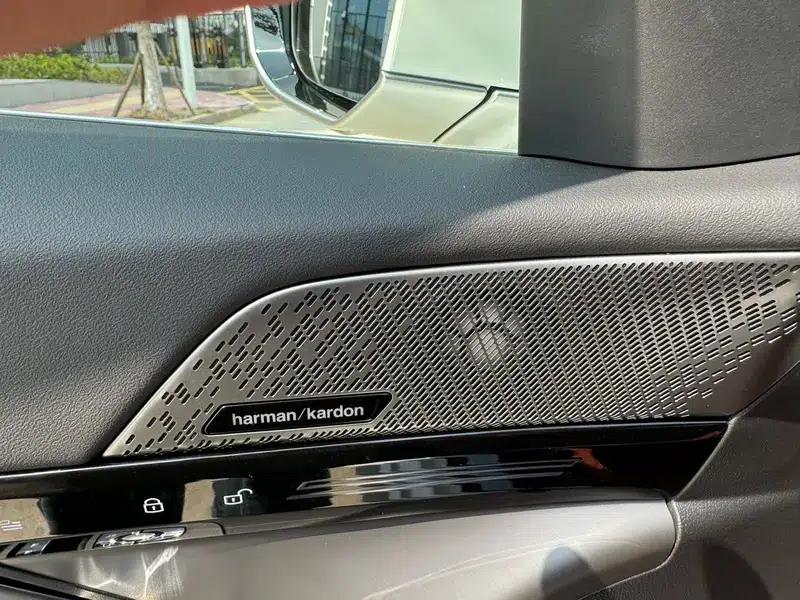2024 BMW 5 Series 525Li M Sport Package — миниатюра 7