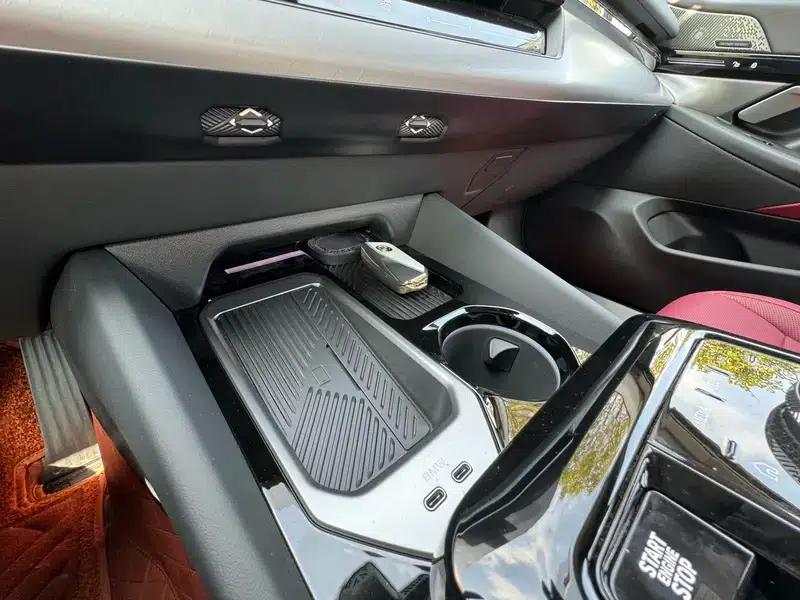 2024 BMW 5 Series 525Li M Sport Package — миниатюра 8