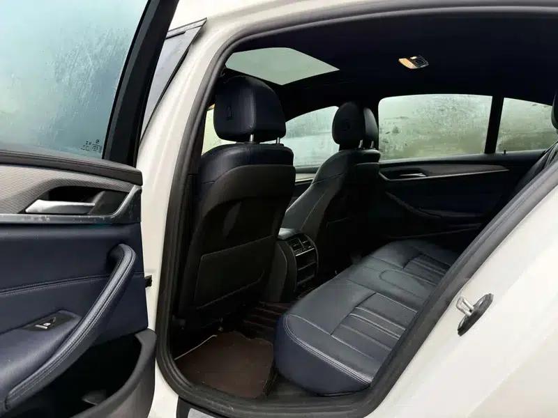2018 BMW 5 Series (Imported) 525i M Sport Package — миниатюра 11