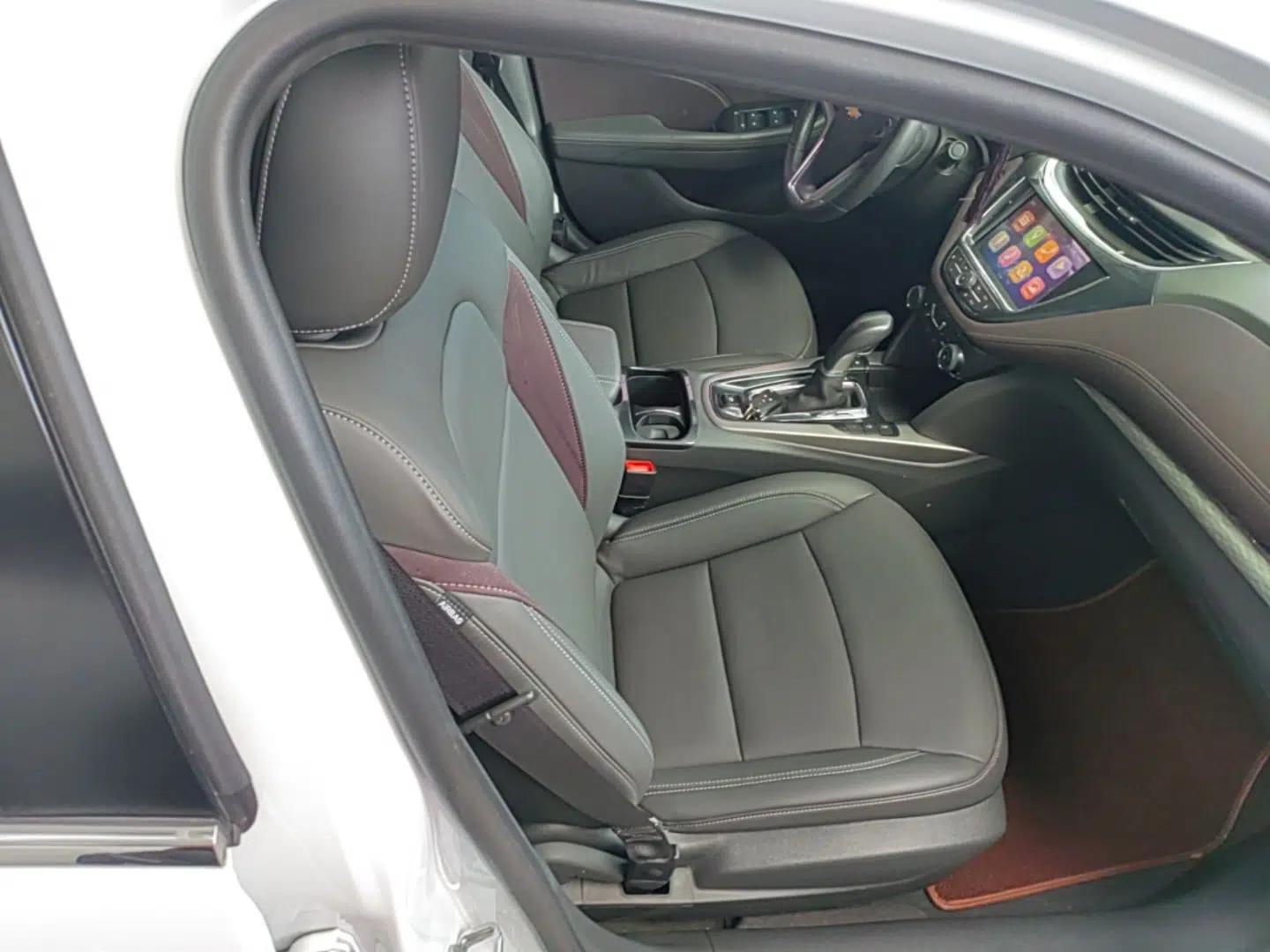 Chevrolet Malibu 2018 530T Automatic Luxury Edition — миниатюра 19