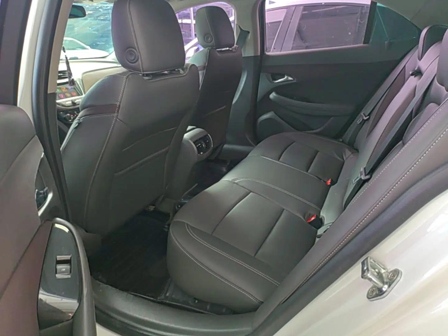 Chevrolet Malibu 2018 530T Automatic Luxury Edition — миниатюра 20