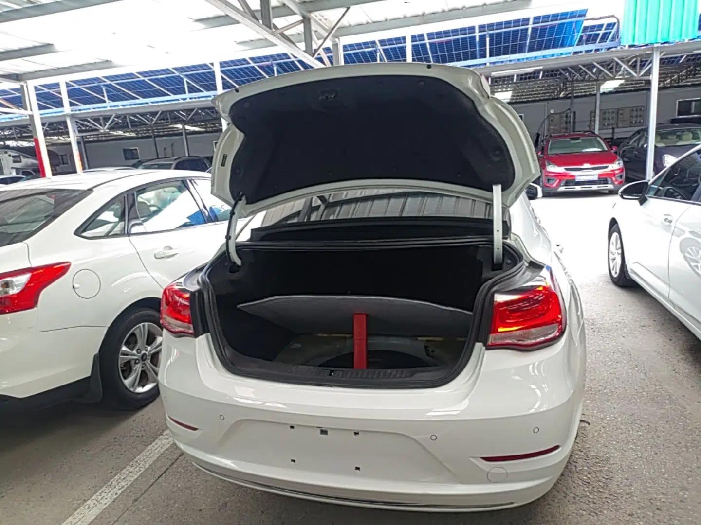 Chevrolet Malibu 2018 530T Automatic Luxury Edition — миниатюра 22