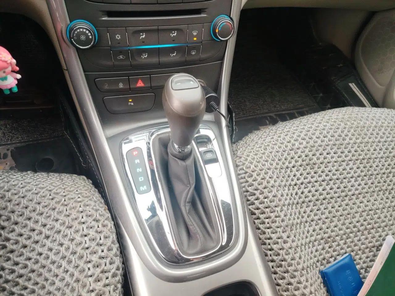 Chevrolet Malibu 2014 2.0L Automatic Comfort Edition — миниатюра 14