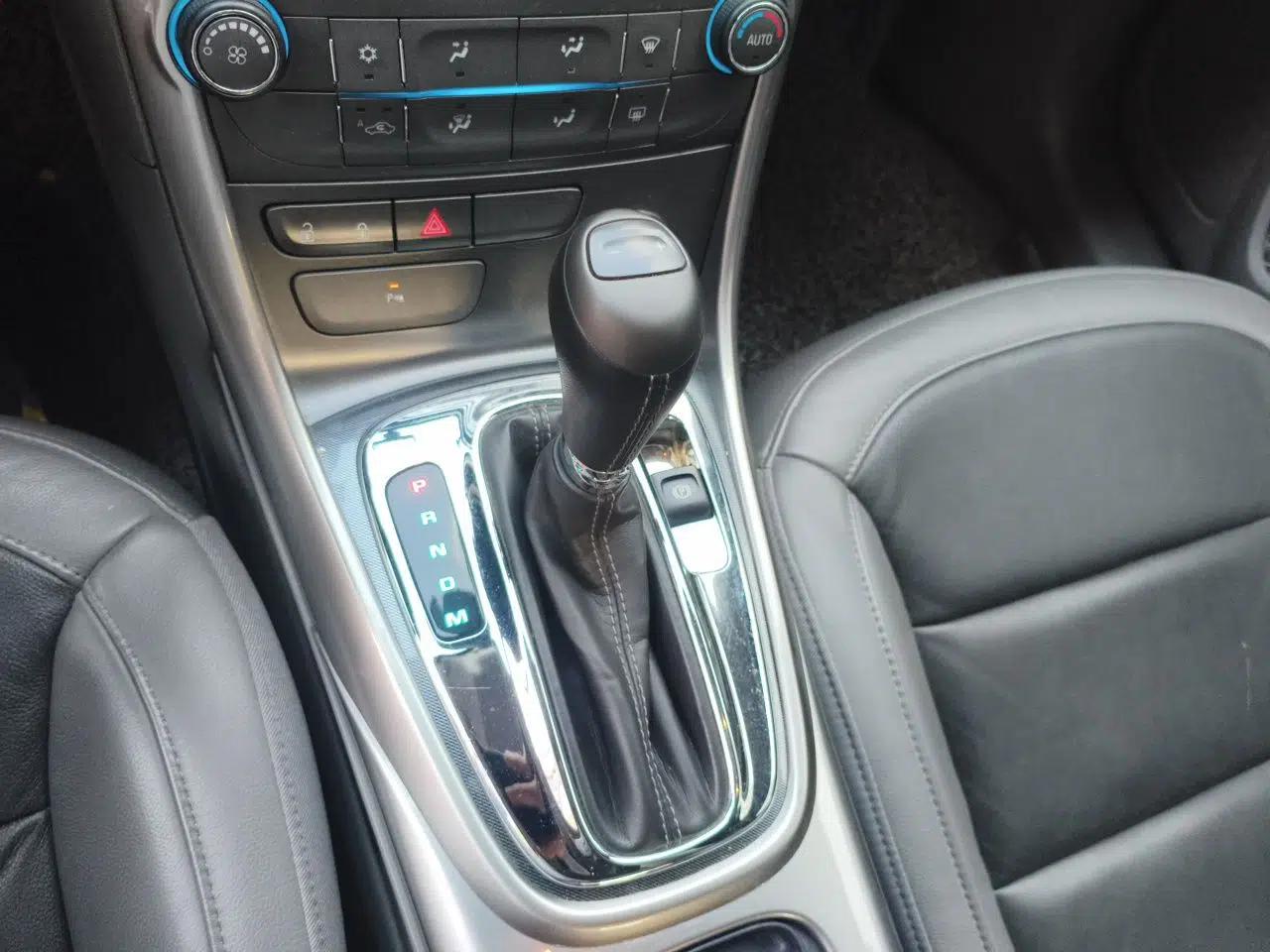 Chevrolet Malibu 2012 2.0L Automatic Luxury Edition — миниатюра 14