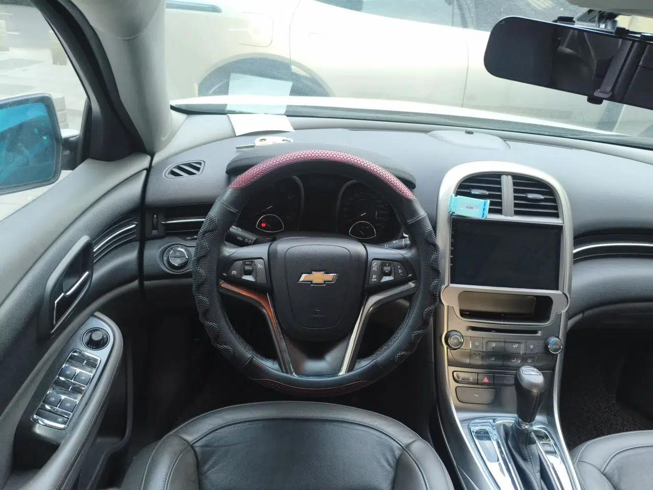 Chevrolet Malibu 2012 2.0L Automatic Luxury Edition — миниатюра 10