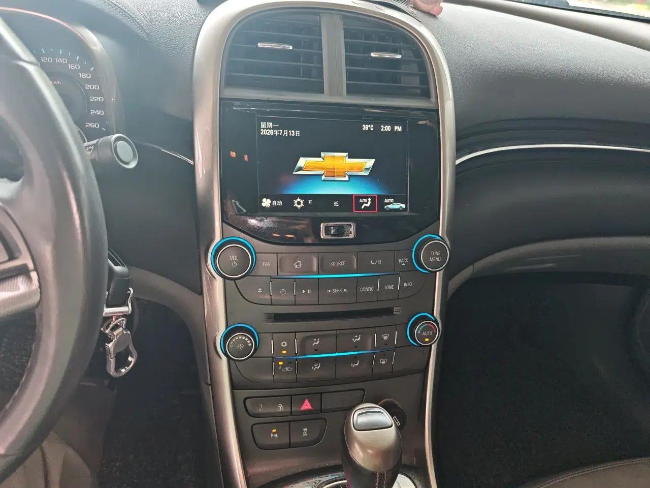 Chevrolet Malibu 2013 2.0L Automatic Luxury Edition — миниатюра 13